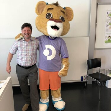05 Weiterbildung als Pädakustiker mit dem Maskottchen Leo